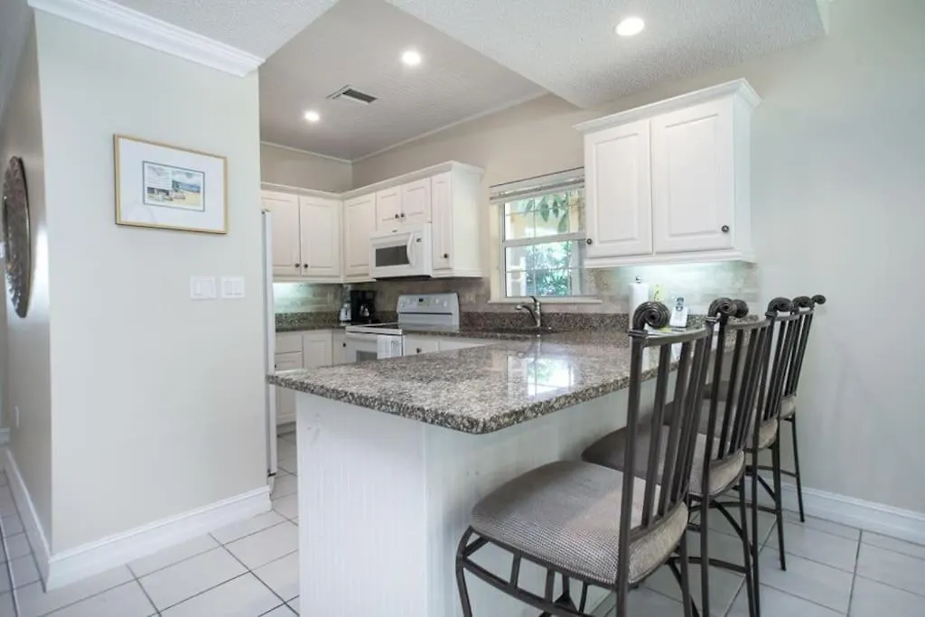 511 Regal Beach Club - Heart Of Seven Mile George Town Cayman Islands